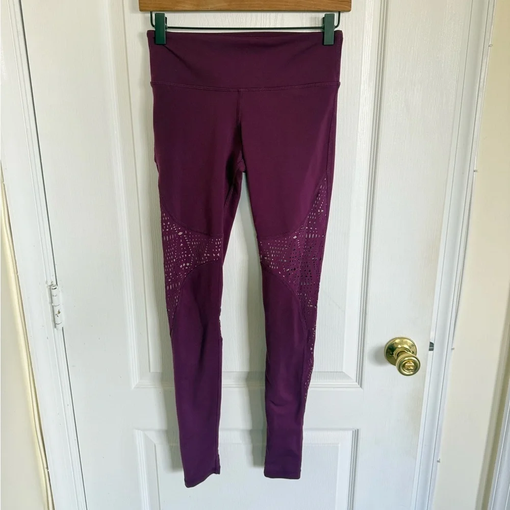 Alo Yoga West Coast Legging in Juneberry